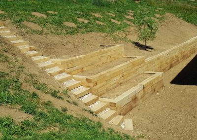 Escalier d'accès, marches en chêne de la région